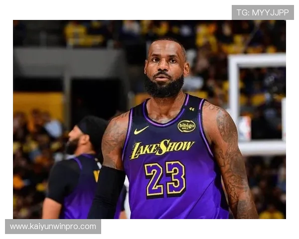 湖人詹姆斯逆转表现引热议球队季后赛前景再受关注