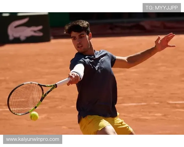 网球赛场新星崛起引关注大满贯激战精彩瞬间盘点